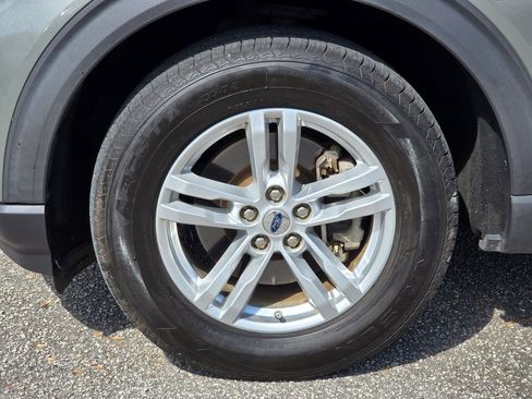 Used 2020 Ford Explorer XLT w/ Equipment Group 202A image 10