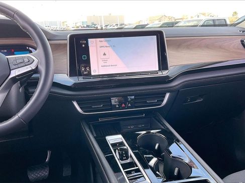 Used 2025 Volkswagen Atlas SE image 6