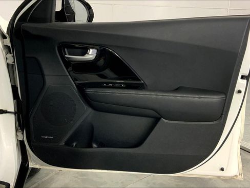 Used 2018 Kia Niro Touring FWD image 24