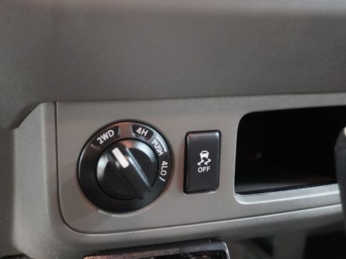 Used 2021 Nissan Frontier SV w/ SV Utility Package AWD/4WD image 8