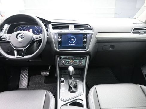 Used 2020 Volkswagen Tiguan SEL FWD image 9