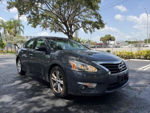 Used 2013 Nissan Altima 2.5 SL w/ Technology Pkg FWD image 9