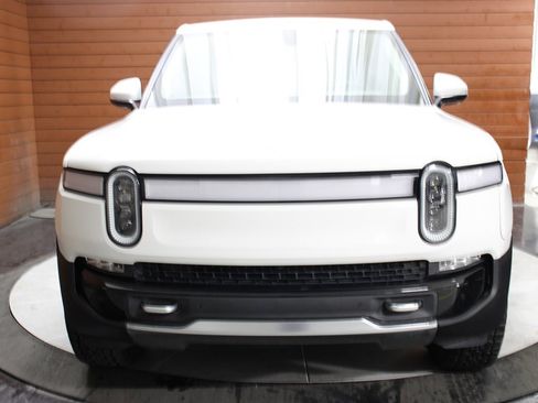 Used 2023 Rivian R1T Adventure image 3