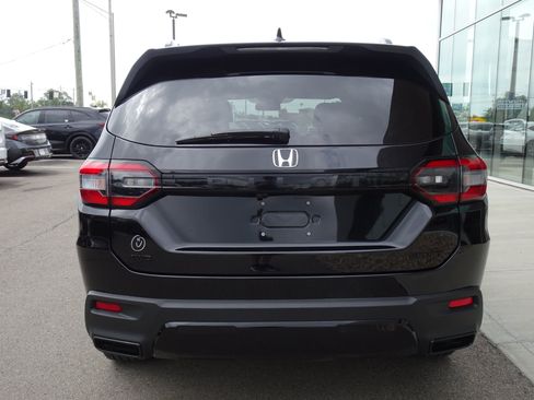 Used 2026 Honda Pilot Sport image 4