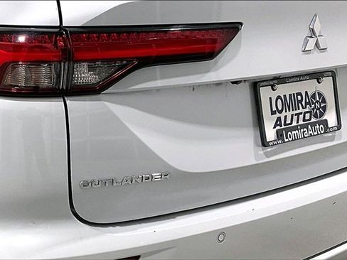 Used 2022 Mitsubishi Outlander SE image 40