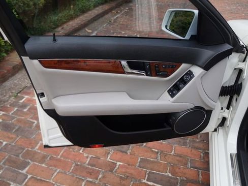 Used 2010 Mercedes-Benz C 300 Sedan image 7