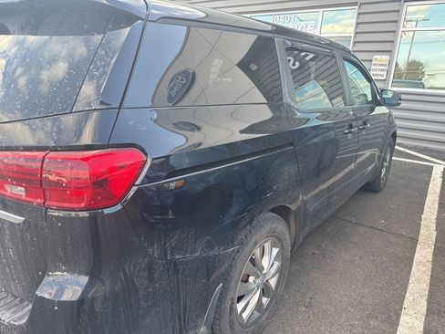 Used 2021 Kia Sedona LX image 4