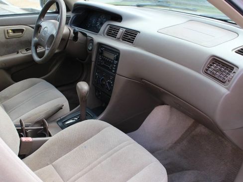 Used 2001 Toyota Camry CE image 9