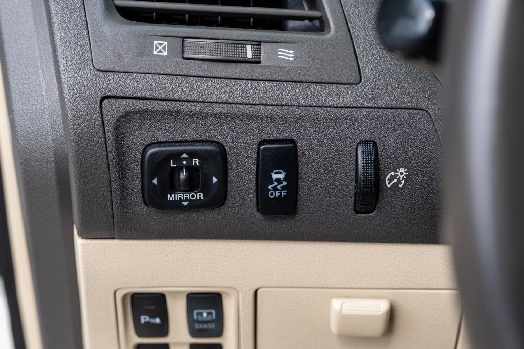 Used 2011 Lexus ES 350 w/ Preferred Accessory Package FWD image 11