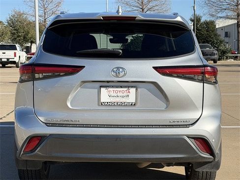 Certified 2022 Toyota Highlander Limited image 5