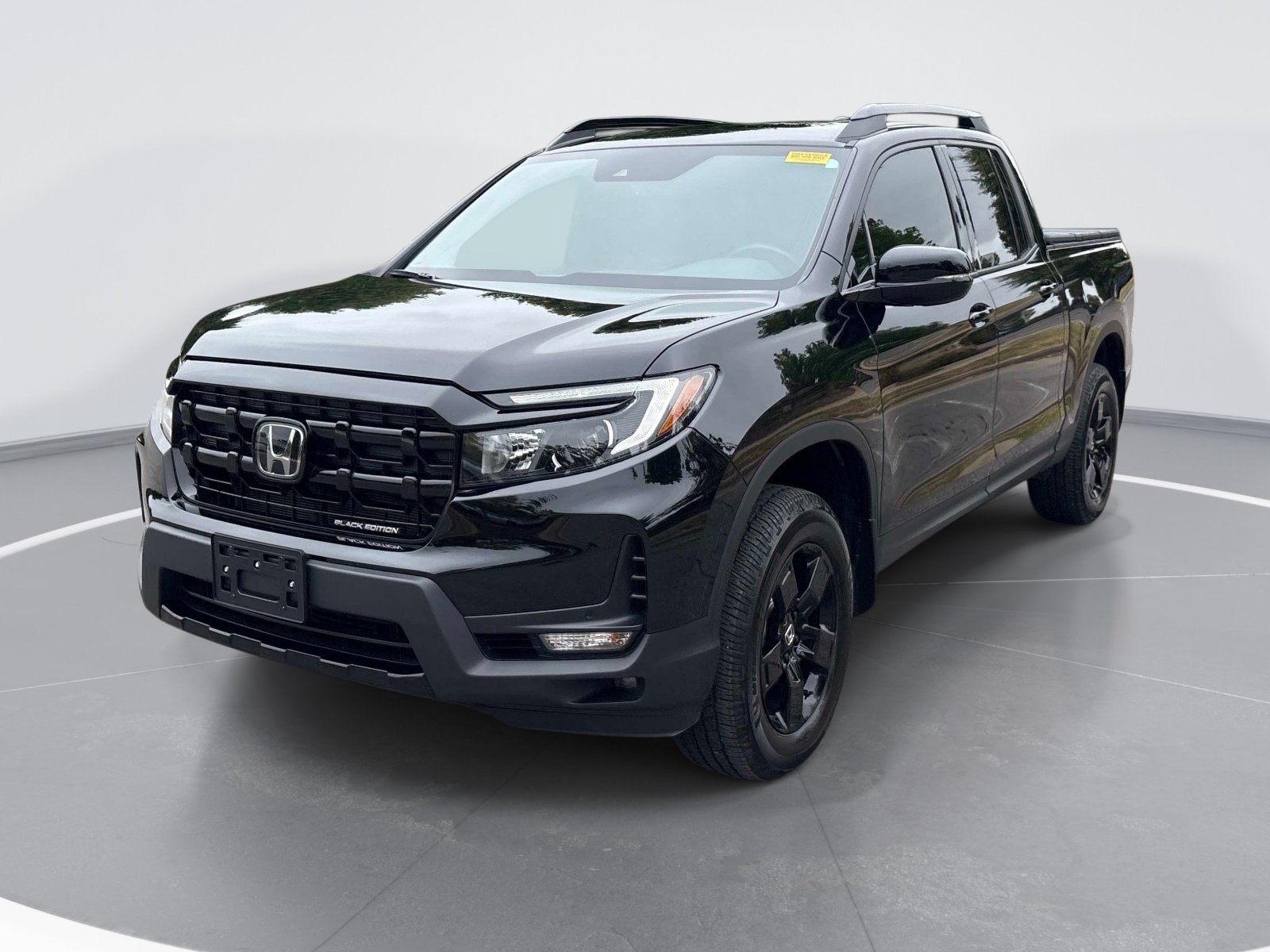 Used 2025 Honda Ridgeline Black Edition image 3