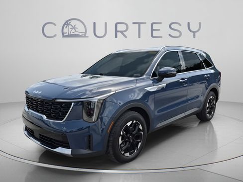 Certified 2025 Kia Sorento S FWD image 1