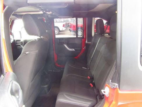 Used 2018 Jeep Wrangler Unlimited Sahara image 25