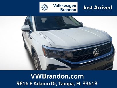 Certified 2024 Volkswagen Taos SE w/ Panoramic Sunroof Package