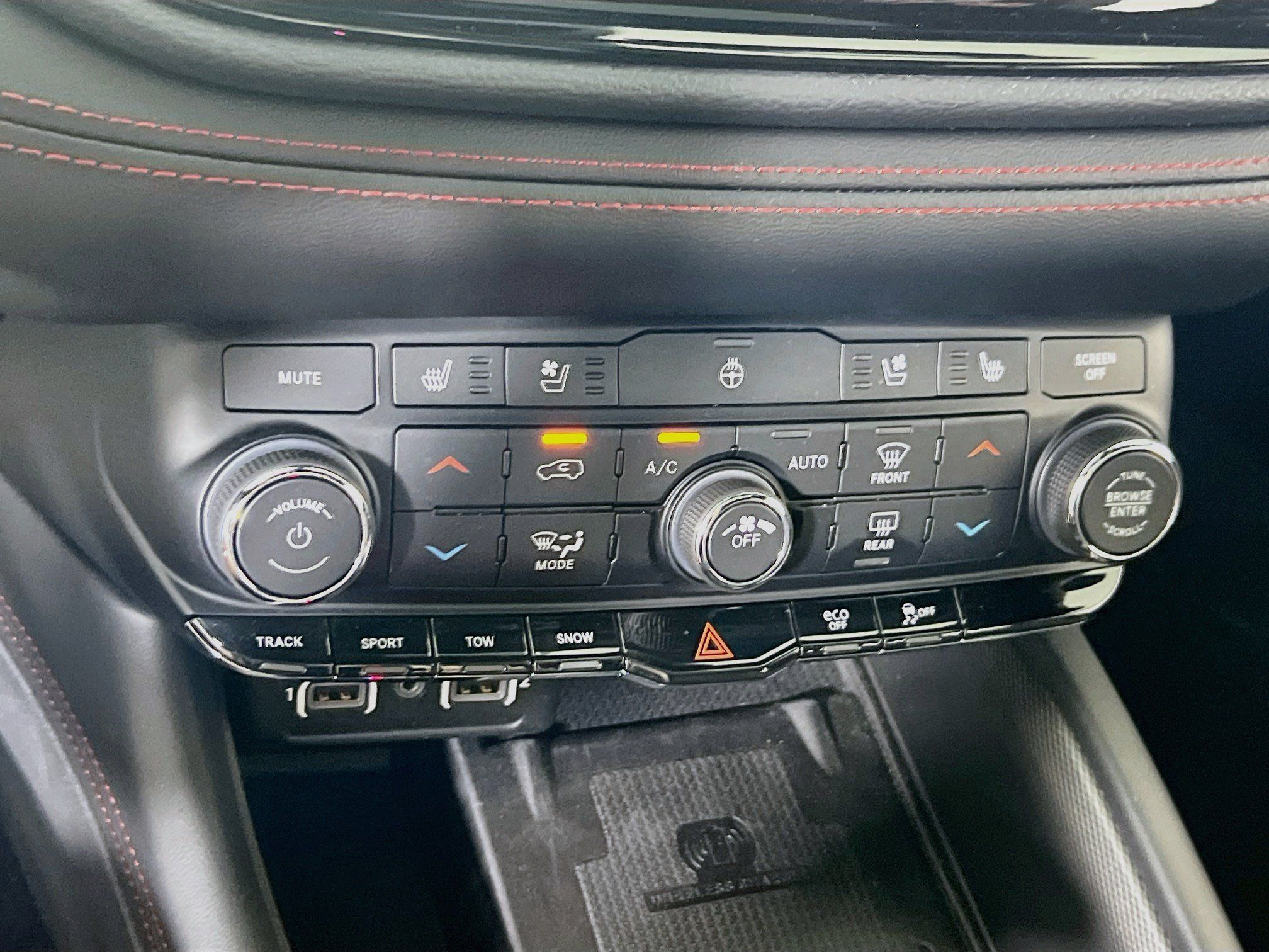 Used 2023 Dodge Durango R/T w/ Tow 'N Go Package AWD/4WD image 16