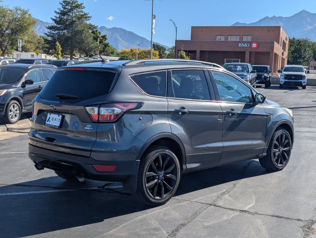 Used 2018 Ford Escape SE w/ SE Sport Appearance Package AWD/4WD image 4