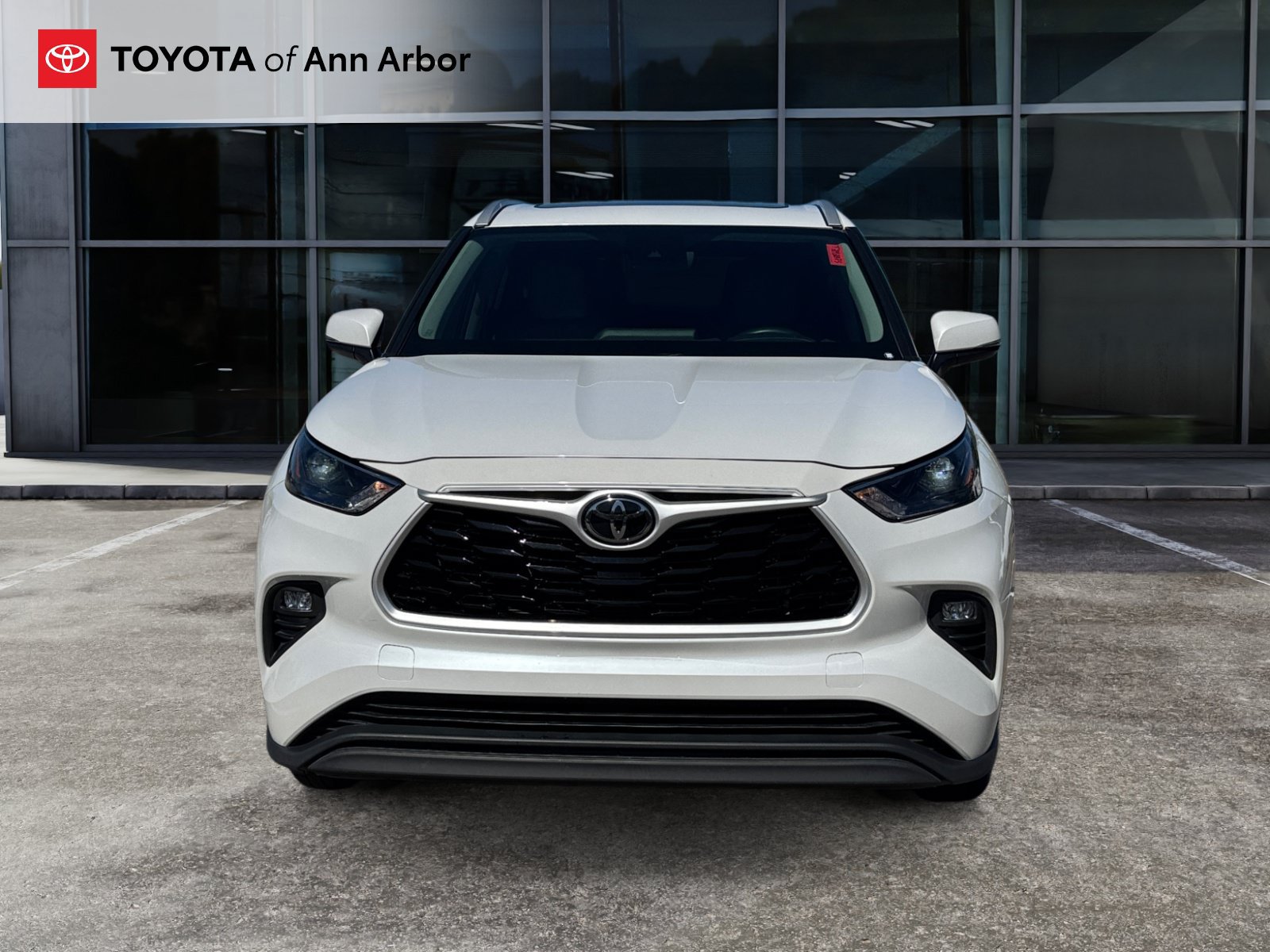 Used 2022 Toyota Highlander XLE AWD/4WD image 14