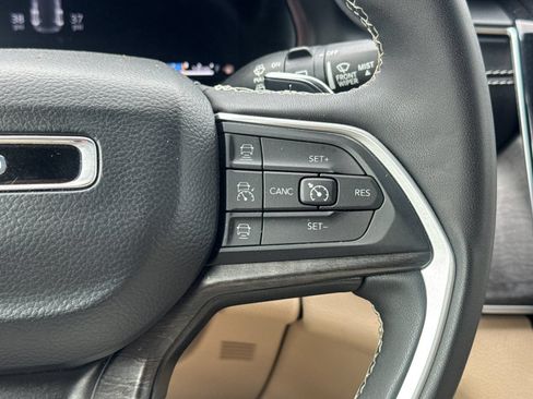 Used 2024 Jeep Grand Cherokee Limited AWD/4WD image 29