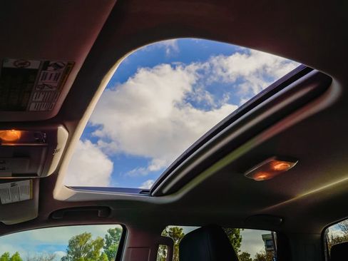 Used 2014 Toyota Tundra Limited w/ Limited Premium Package image 17