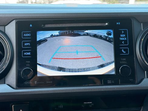 Used 2018 Toyota Tacoma TRD Sport image 30