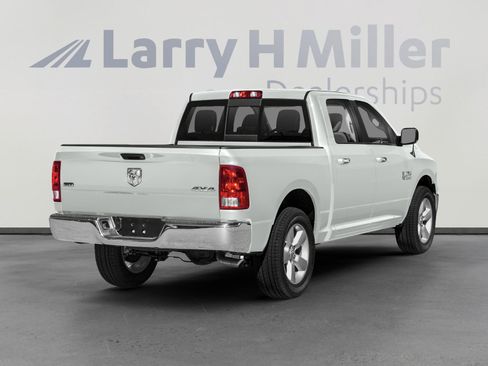 Used 2019 RAM 1500 Classic SLT w/ Luxury Group AWD/4WD image 2