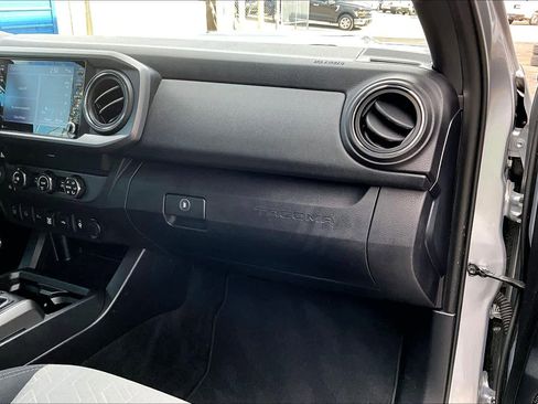 Used 2020 Toyota Tacoma TRD Sport image 19