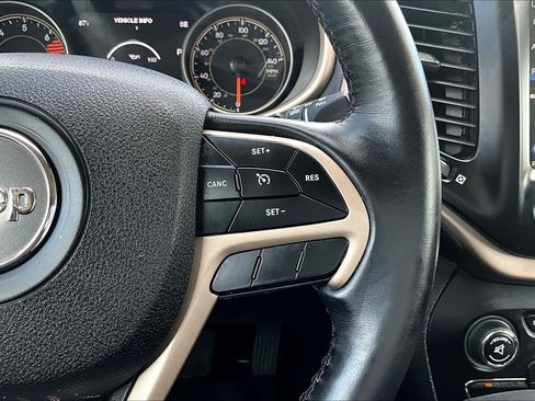 Used 2018 Jeep Cherokee Limited AWD/4WD image 21