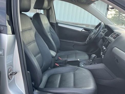 Used 2011 Volkswagen Jetta SEL image 35