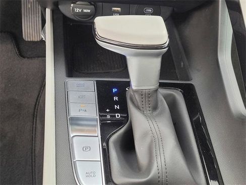 Used 2024 Hyundai Elantra Limited image 21