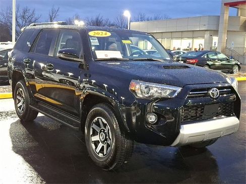 Certified 2024 Toyota 4Runner TRD Off-Road Premium image 2