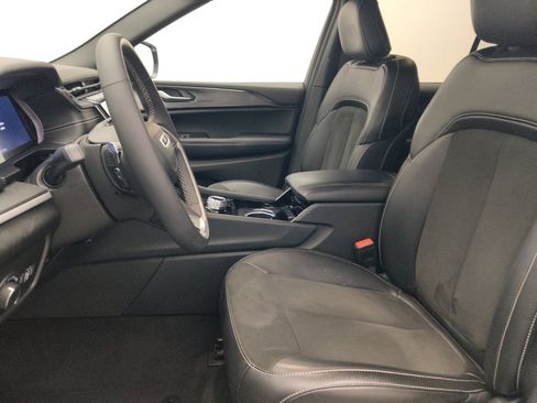 Used 2023 Jeep Grand Cherokee Altitude RWD image 17