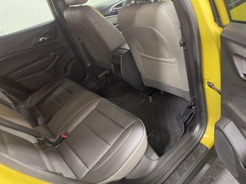 Used 2025 Chevrolet Trax ACTIV w/ Sunroof Package image 22