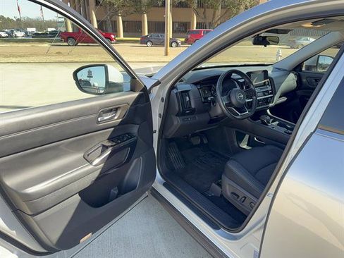 Used 2022 Nissan Pathfinder SV w/ SV Black Package image 7