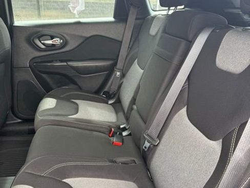 Used 2016 Jeep Cherokee Sport AWD/4WD image 36
