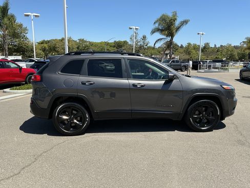 Used 2017 Jeep Cherokee High Altitude AWD/4WD image 9