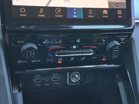 Used 2023 Jeep Grand Cherokee L Limited w/ Black Appearance Package image 30