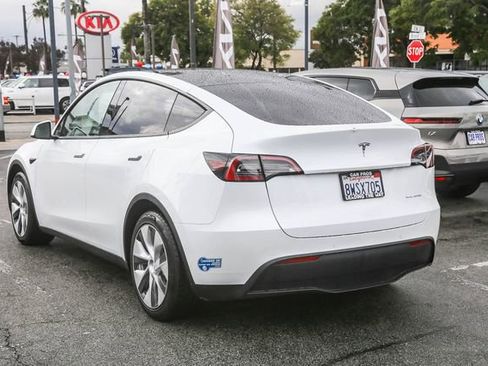 Used 2021 Tesla Model Y Long Range image 8