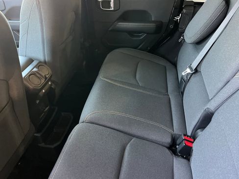 Used 2025 Jeep Wrangler Unlimited Sahara AWD/4WD image 5