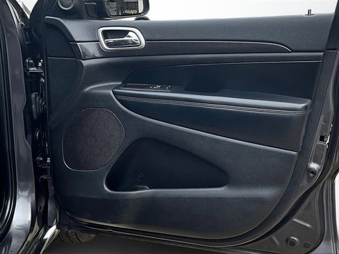 Used 2018 Jeep Grand Cherokee Altitude image 26
