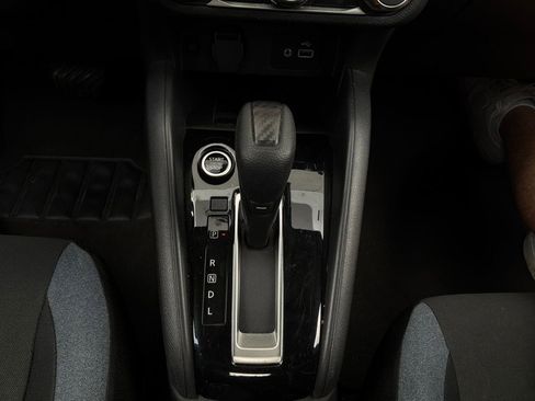 Used 2025 Nissan Versa SV FWD image 21