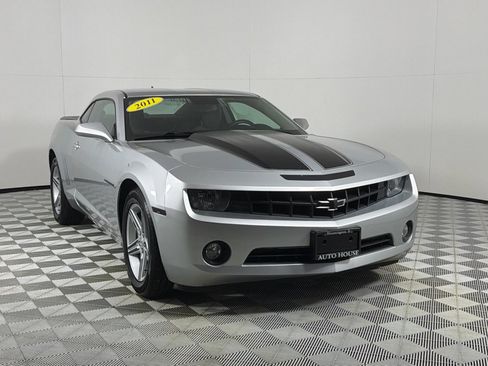 Used 2011 Chevrolet Camaro LT RWD image 3