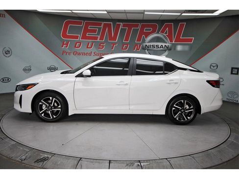 Used 2025 Nissan Sentra SV w/ All-Weather Package image 3