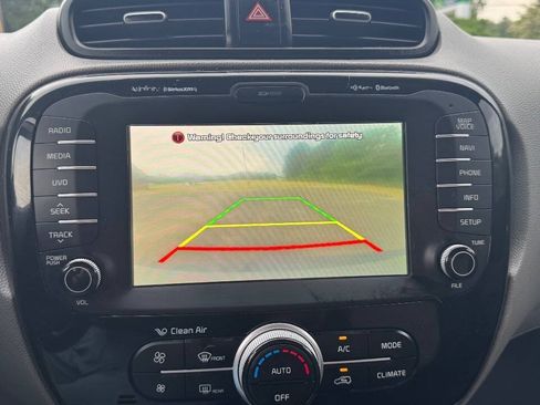 Used 2014 Kia Soul + w/ Audio Package FWD image 18