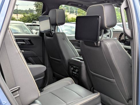 Used 2025 Chevrolet Tahoe Premier AWD/4WD image 16