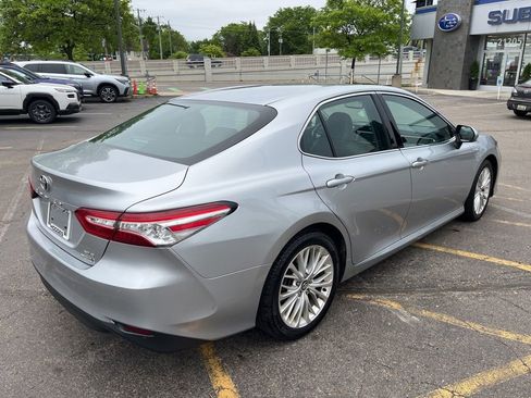 Used 2018 Toyota Camry XLE FWD image 5