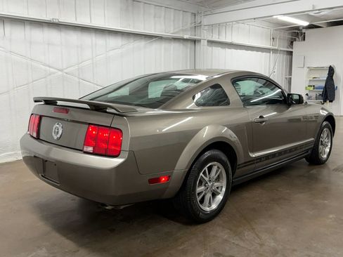 Used 2005 Ford Mustang Premium RWD image 4