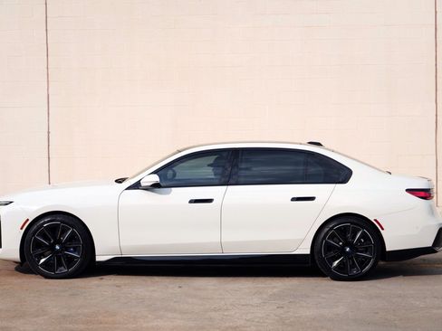 Used 2024 BMW i7 xDrive60 w/ Premium Package AWD/4WD image 57