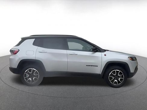 Used 2025 Jeep Compass Trailhawk AWD/4WD image 16