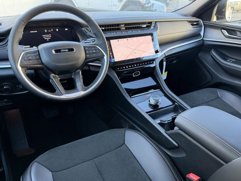 New 2026 Jeep Grand Cherokee Altitude image 30