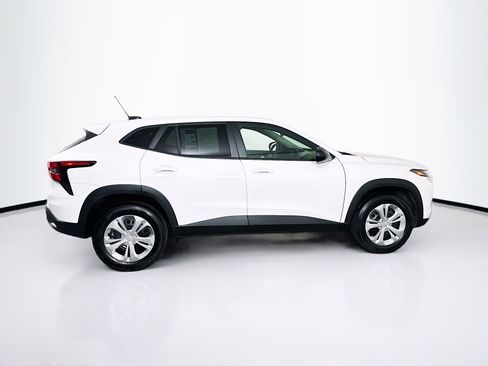 Used 2025 Chevrolet Trax LS image 10